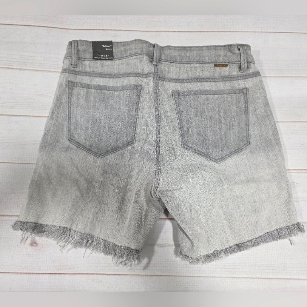 Tractr Grey Distressed Denim Shorts Size 6/28 - New With Tags - Picture 2 of 8